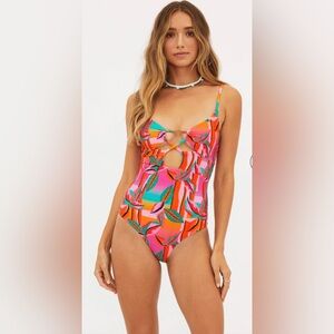 NEW | BEACH RIOT LESLIE ONE PIECE IN PALM BEACH Sz: Small
$178
